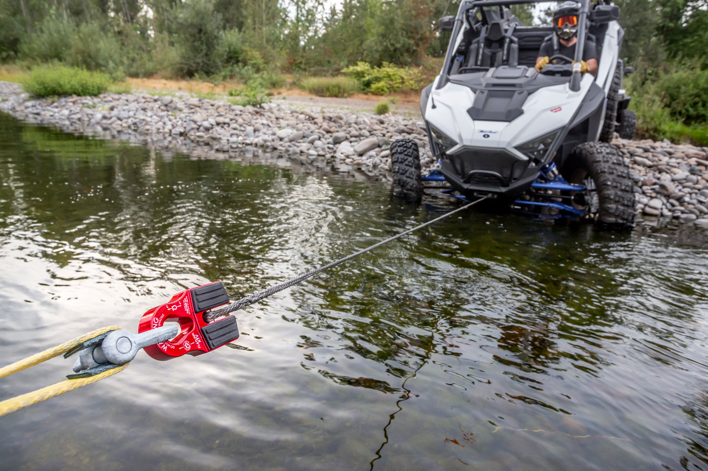 FLATLINK XTV WINCH SHACKLE MOUNT -- RED by Factor 55
