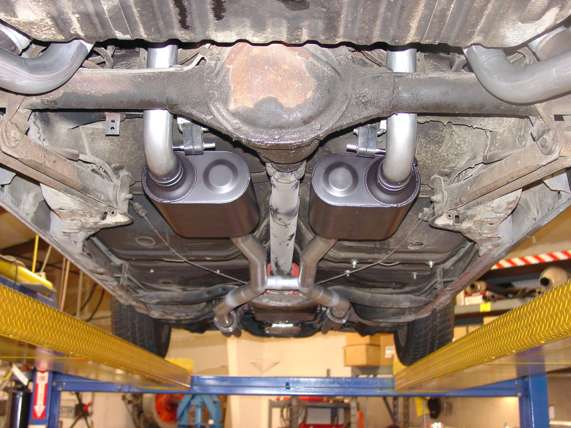 Flowmaster American Thunder Crossmember-Back Exhaust System by Flowmaster