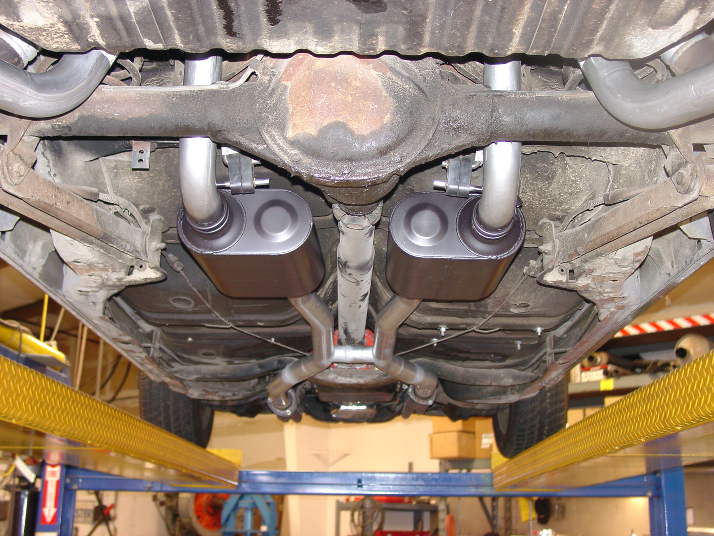 Flowmaster American Thunder Crossmember-Back Exhaust System by Flowmaster