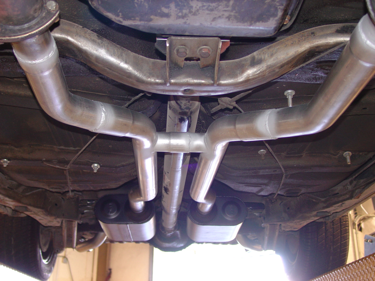 Flowmaster American Thunder Crossmember-Back Exhaust System by Flowmaster