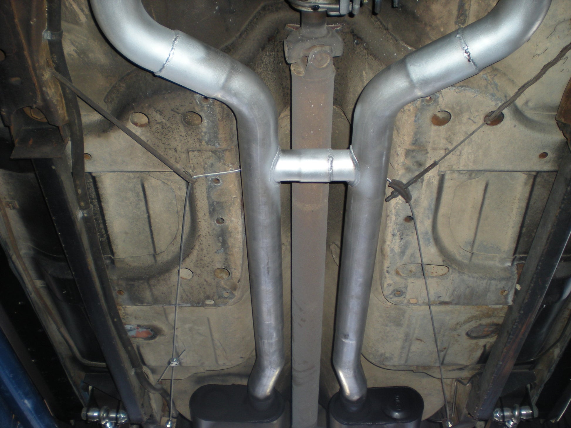 Flowmaster American Thunder Crossmember-Back Exhaust System by Flowmaster