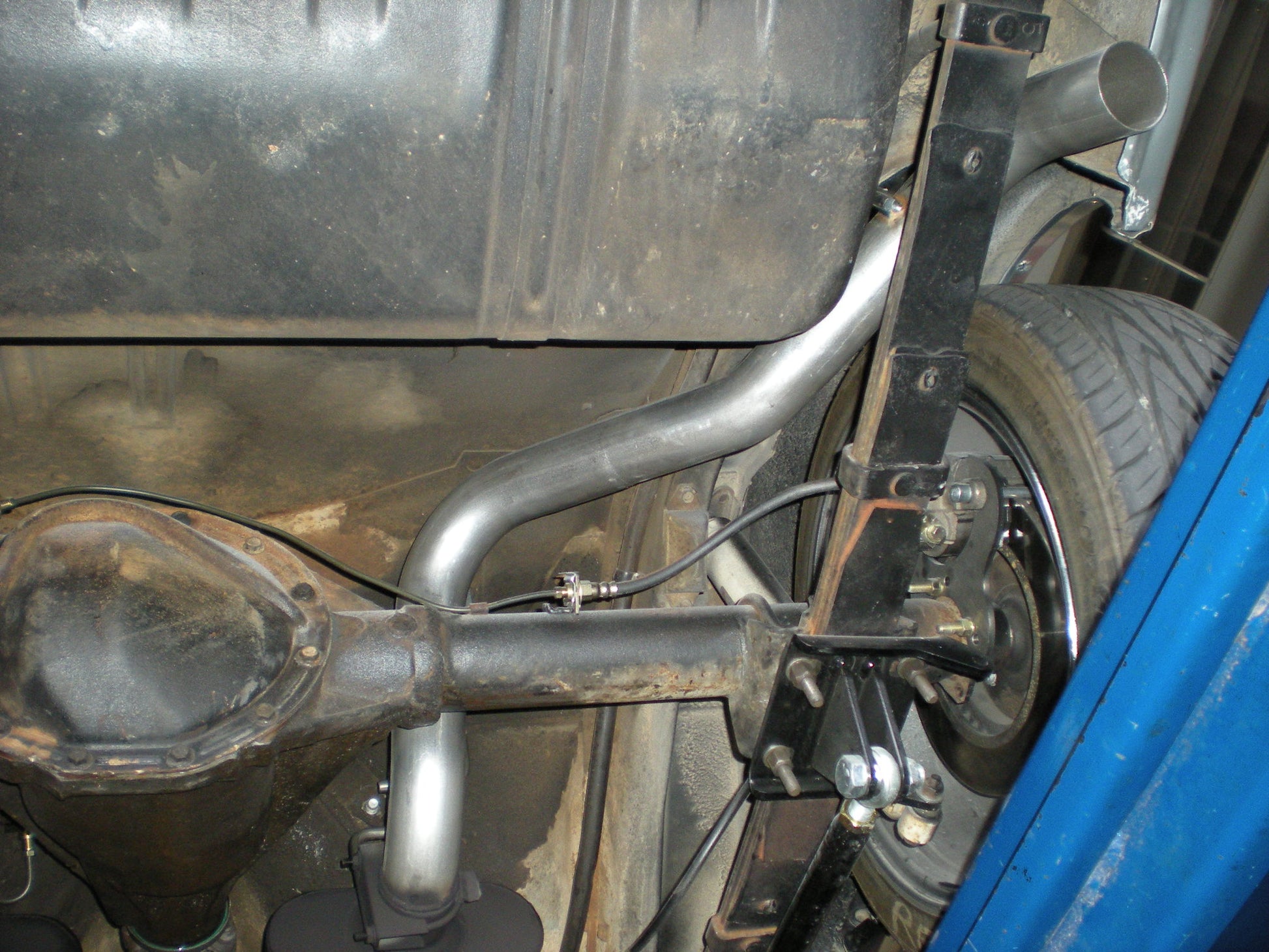 Flowmaster American Thunder Crossmember-Back Exhaust System by Flowmaster