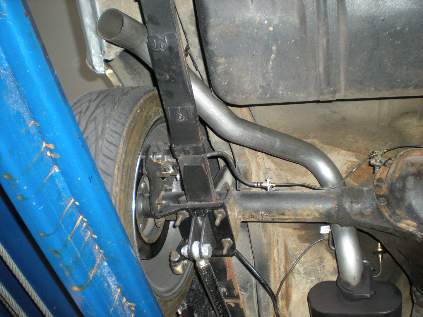 Flowmaster American Thunder Crossmember-Back Exhaust System by Flowmaster