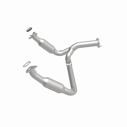 Magnaflow OEM Grade Direct-Fit Catalytic Converter by MagnaFlow Exhaust Products