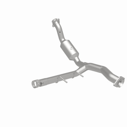Magnaflow OEM Grade Direct-Fit Catalytic Converter by MagnaFlow Exhaust Products