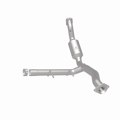 Magnaflow OEM Grade Direct-Fit Catalytic Converter by MagnaFlow Exhaust Products