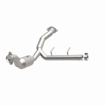 Magnaflow OEM Grade Direct-Fit Catalytic Converter by MagnaFlow Exhaust Products