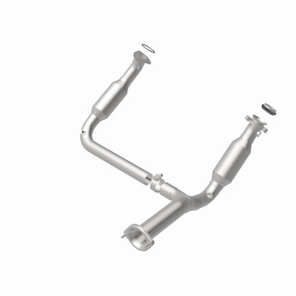 Magnaflow OEM Grade Direct-Fit Catalytic Converter by MagnaFlow Exhaust Products