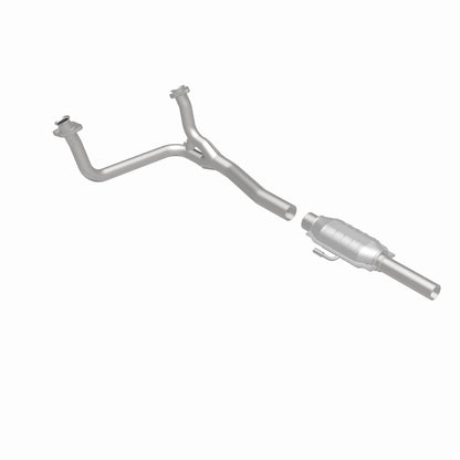 Magnaflow Standard Grade Direct-Fit Catalytic Converter by MagnaFlow Exhaust Products