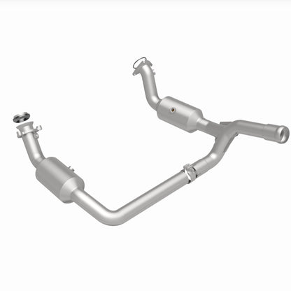 Magnaflow OEM Grade Direct-Fit Catalytic Converter by MagnaFlow Exhaust Products