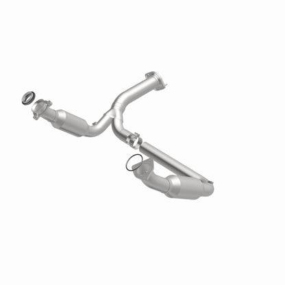 Magnaflow OEM Grade Direct-Fit Catalytic Converter by MagnaFlow Exhaust Products