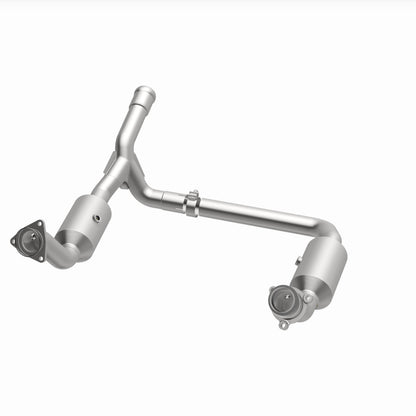 Magnaflow OEM Grade Direct-Fit Catalytic Converter by MagnaFlow Exhaust Products