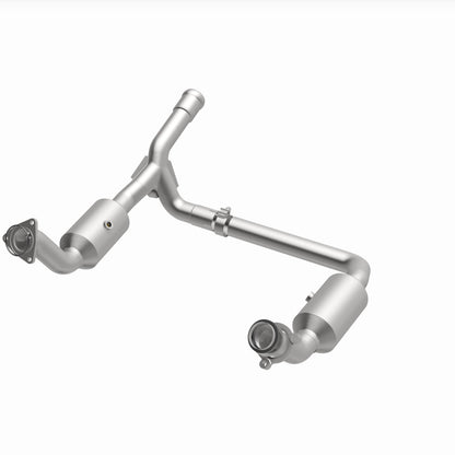 Magnaflow OEM Grade Direct-Fit Catalytic Converter by MagnaFlow Exhaust Products