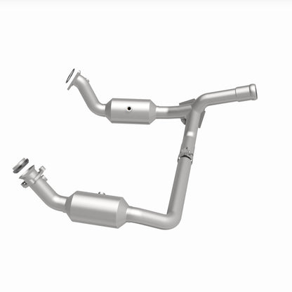 Magnaflow OEM Grade Direct-Fit Catalytic Converter by MagnaFlow Exhaust Products