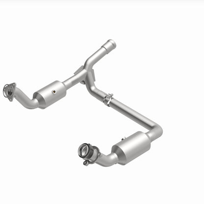 Magnaflow OEM Grade Direct-Fit Catalytic Converter by MagnaFlow Exhaust Products