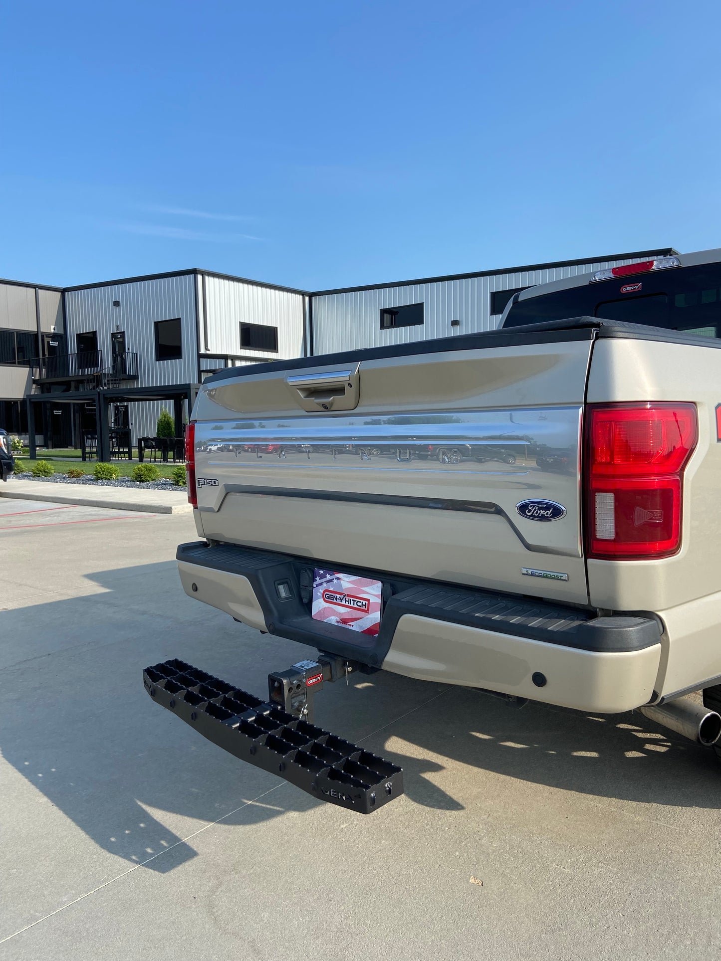 2" Shank Heavy-Duty 600lb Serrated Hitch Step (42" Wide Van Step) by GEN-Y Hitch