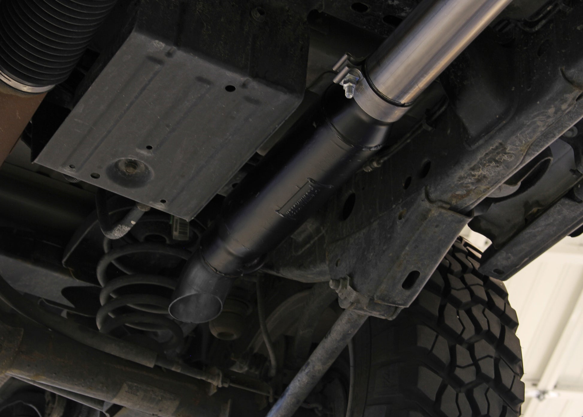 Flowmaster Outlaw Extreme Cat-Back Exhaust System by Flowmaster