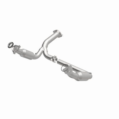 Magnaflow OEM Grade Direct-Fit Catalytic Converter by MagnaFlow Exhaust Products