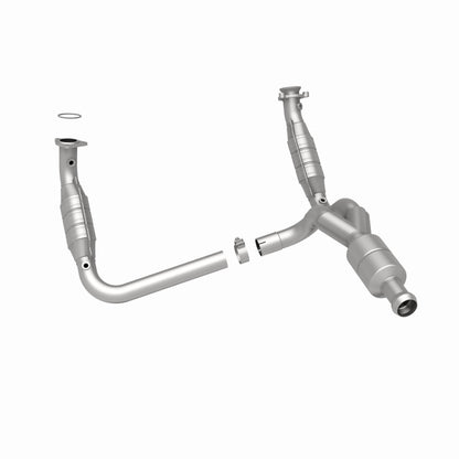 Magnaflow OEM Grade Direct-Fit Catalytic Converter by MagnaFlow Exhaust Products
