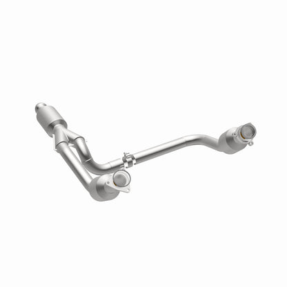 Magnaflow OEM Grade Direct-Fit Catalytic Converter by MagnaFlow Exhaust Products