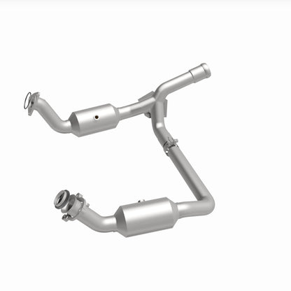 Magnaflow OEM Grade Direct-Fit Catalytic Converter by MagnaFlow Exhaust Products
