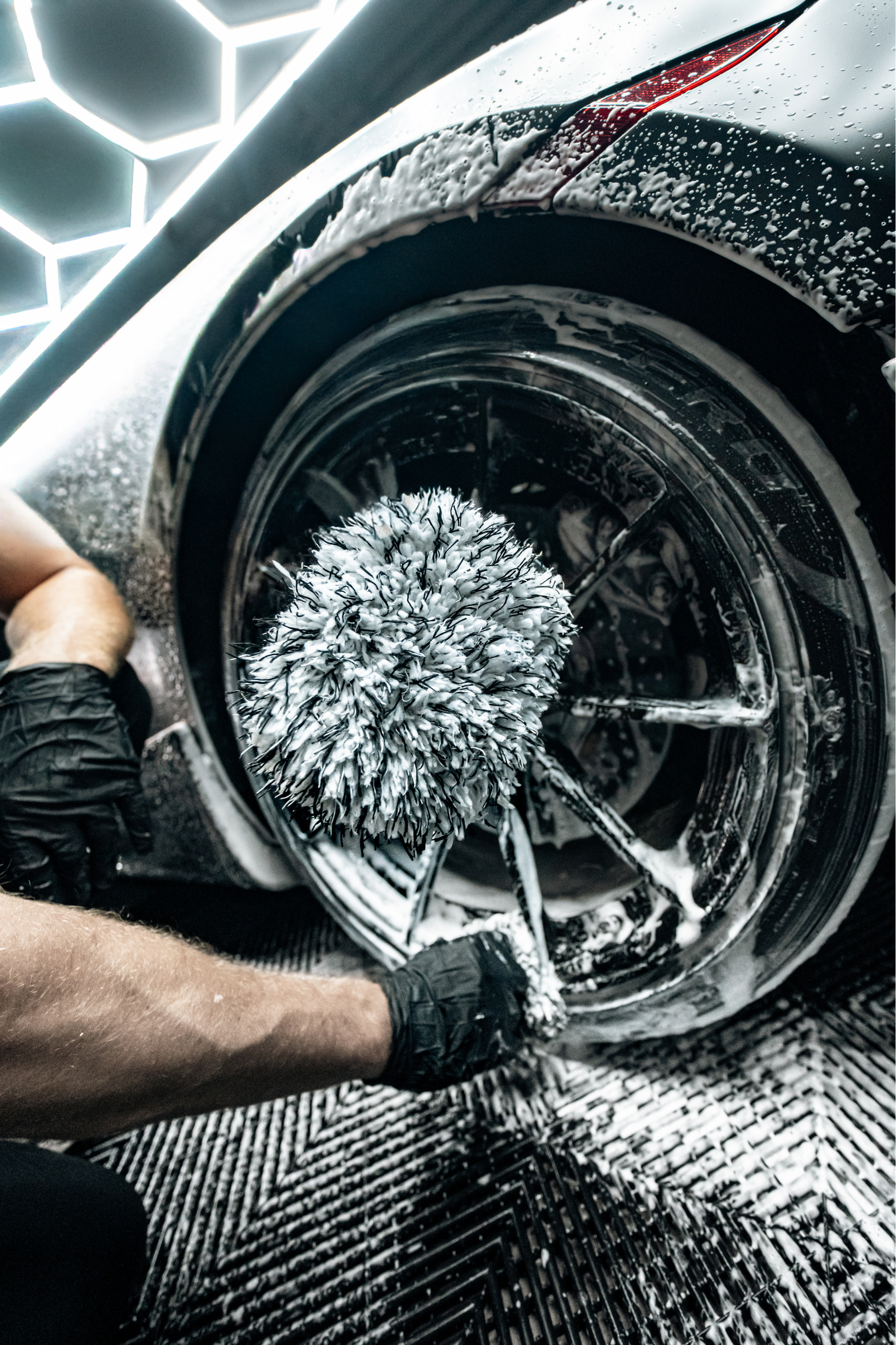 BLACKLINE® MICROFIBER WHEEL MITT by Blackline Car Care