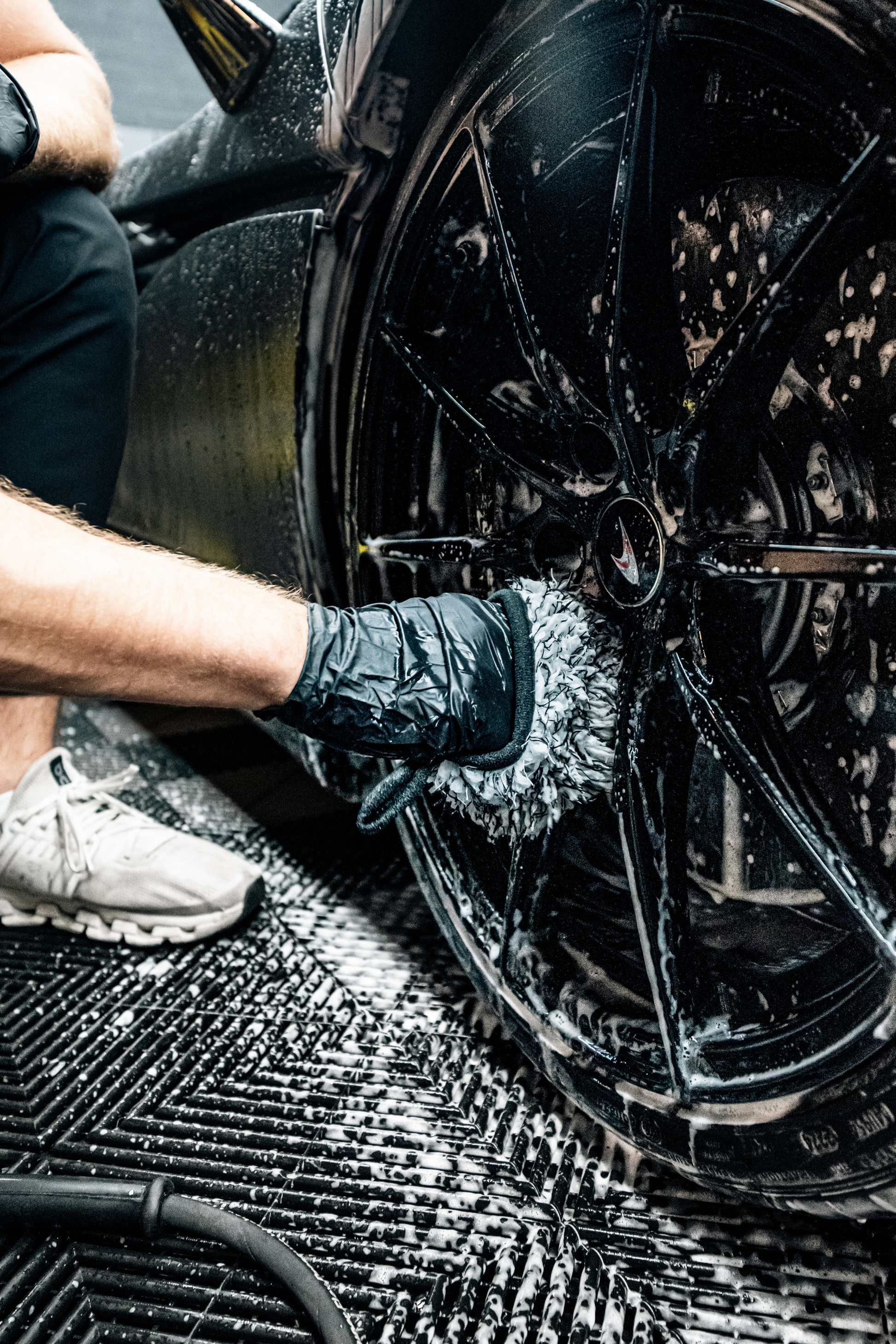 BLACKLINE® MICROFIBER WHEEL MITT by Blackline Car Care