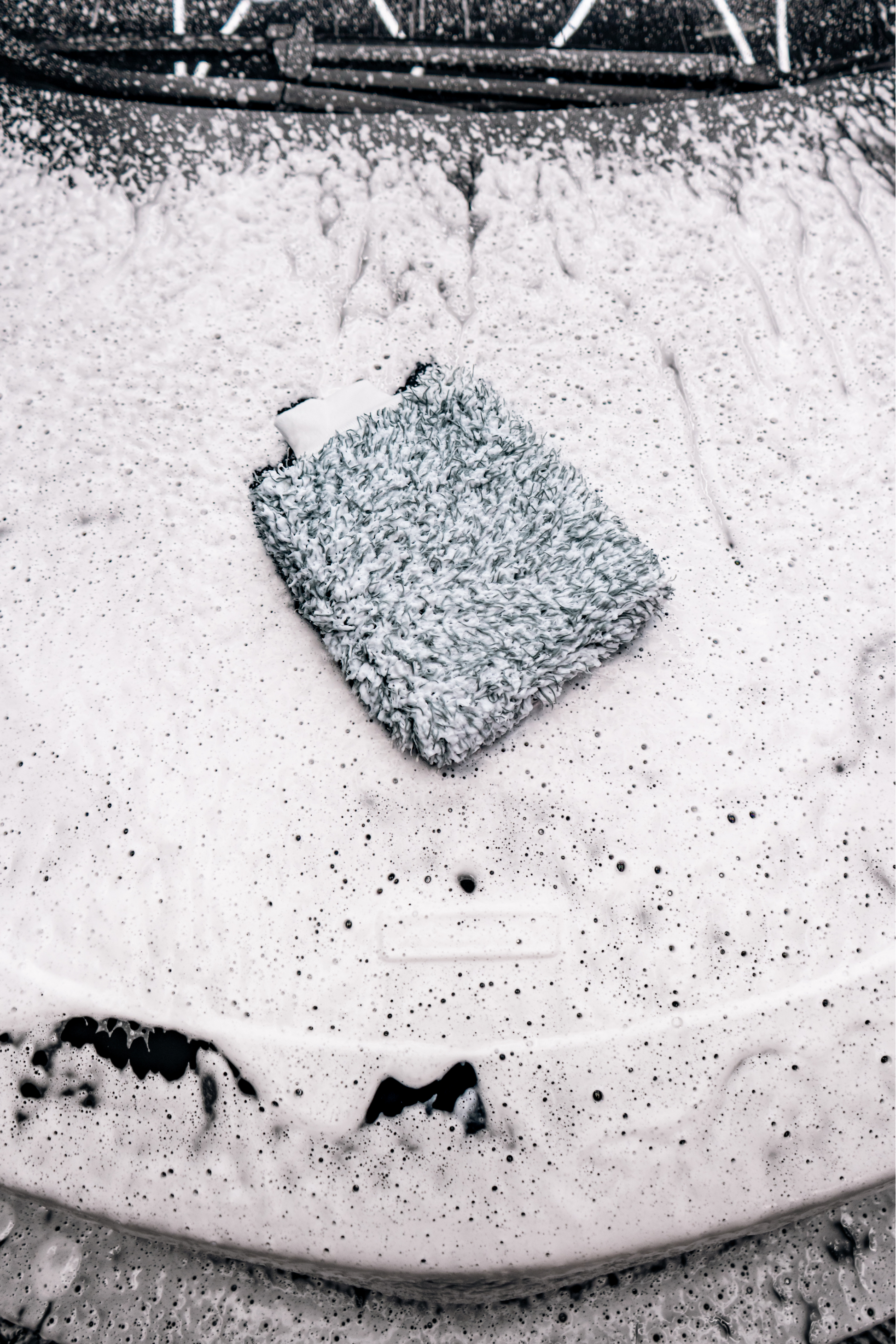 BLACKLINE® MICROFIBER WASH MITT by Blackline Car Care