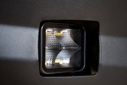 BE3EW40W UNIVERSAL 3 INCH CUBE LED LIGHT WITH FLOOD PATTERN AND POST MOUNT by DV8 Offroad