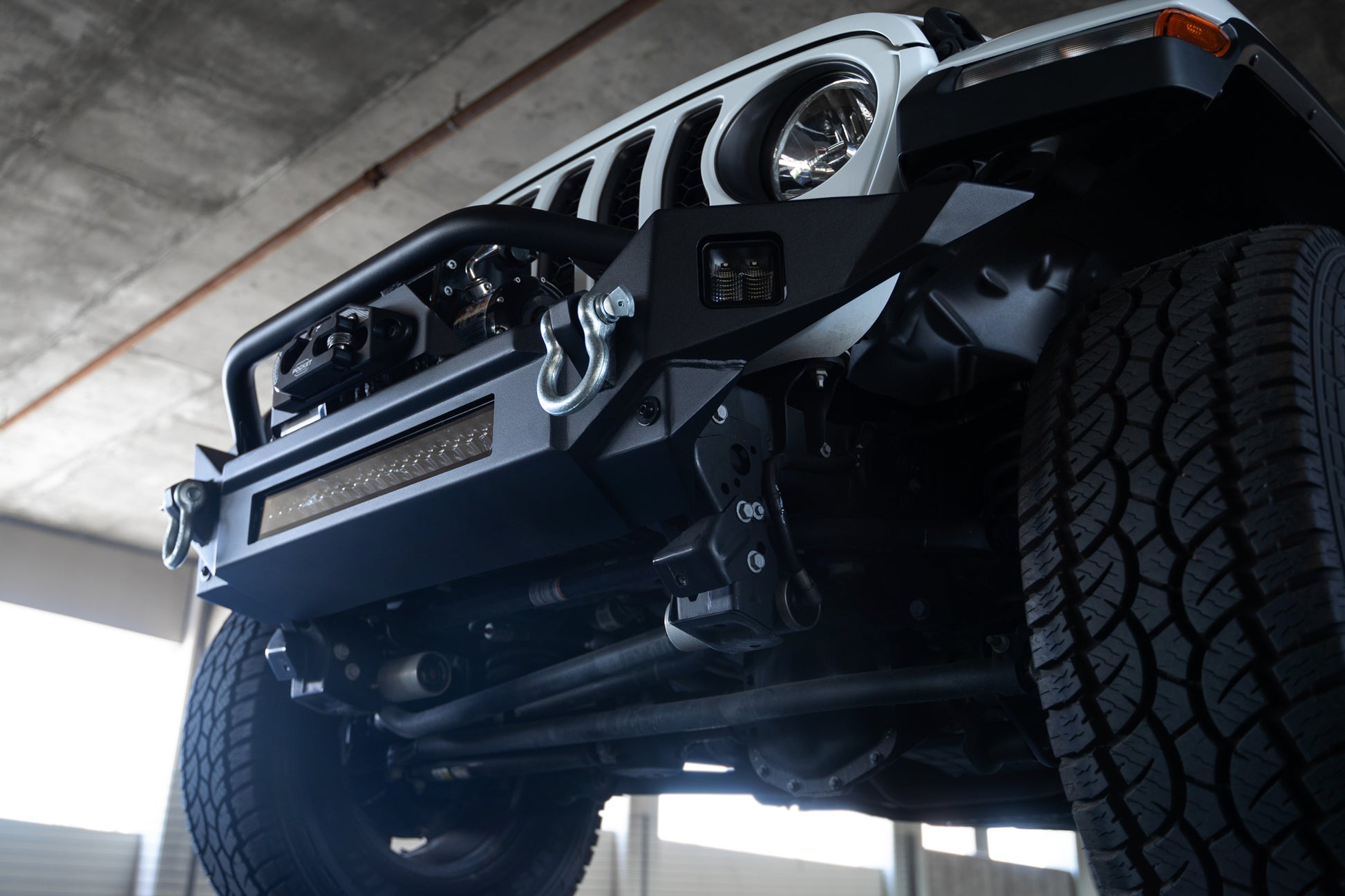Jeep Wrangler JL & Gladiator JT FS-7 Mid-Width Winch Front Bumper by DV8 Offroad