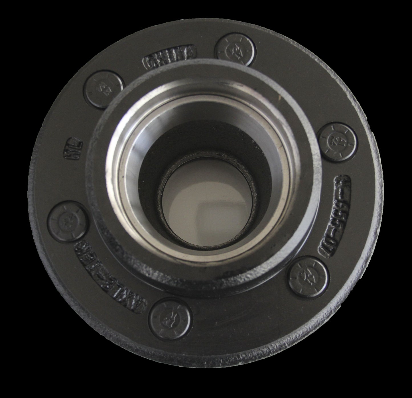 Idler Hub 6000 Pound Capacity 6 x 5-1/2 Inch Bolt Pattern 16/18 Push-In Studs by Husky Towing