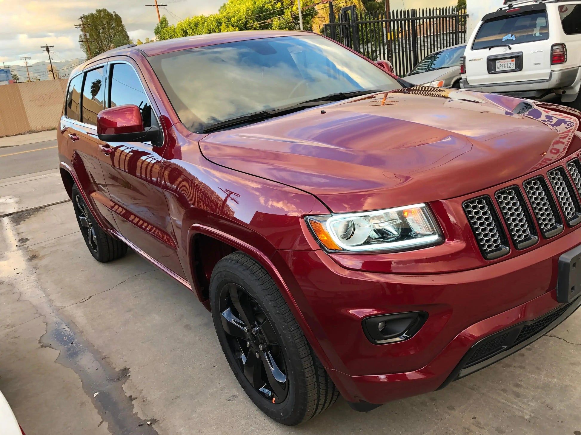 2014-2015 Jeep Grand Cherokee Pre-Assembled Headlights-Non HID by ORACLE Lighting