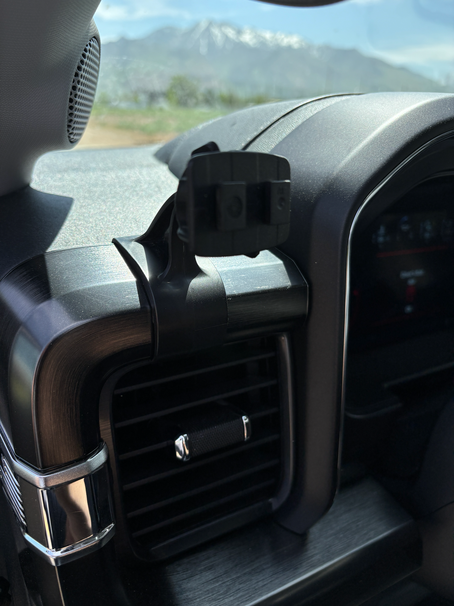 Display Mount 2023+ Ford Super Duty and 21+ Ford F150 by Edge Products