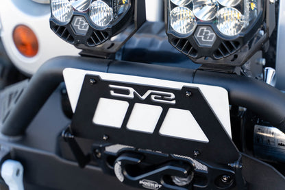 Universal design works with flat fairlead mounts. by DV8 Offroad