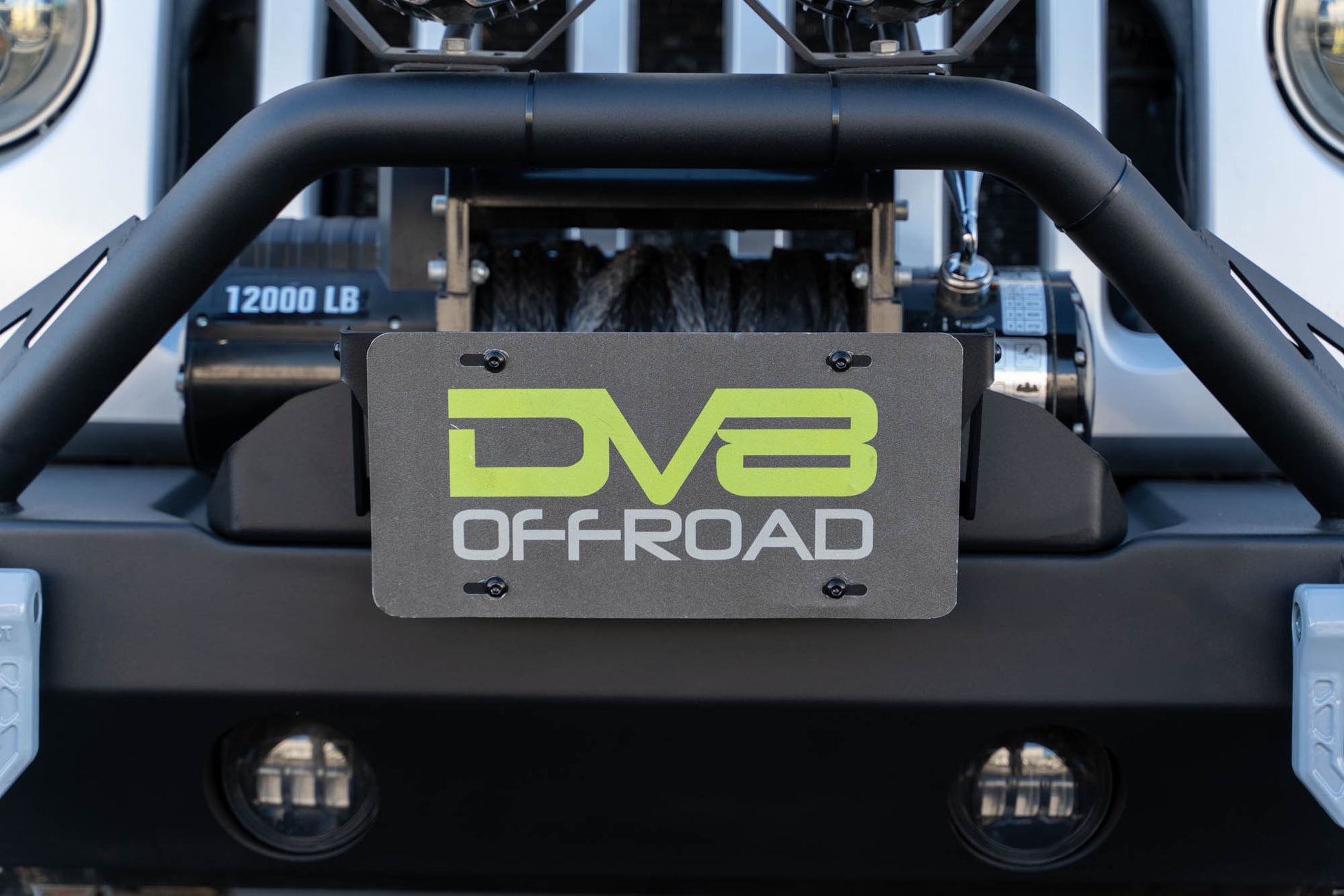 Universal design works with flat fairlead mounts. by DV8 Offroad
