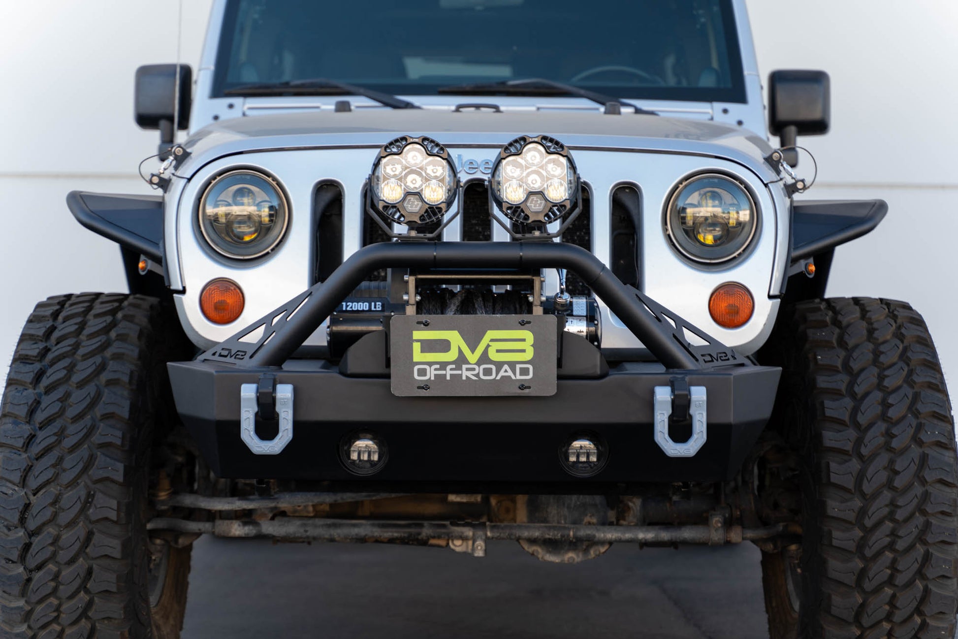 Universal design works with flat fairlead mounts. by DV8 Offroad