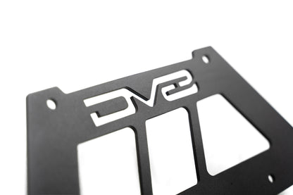 Universal design works with flat fairlead mounts. by DV8 Offroad
