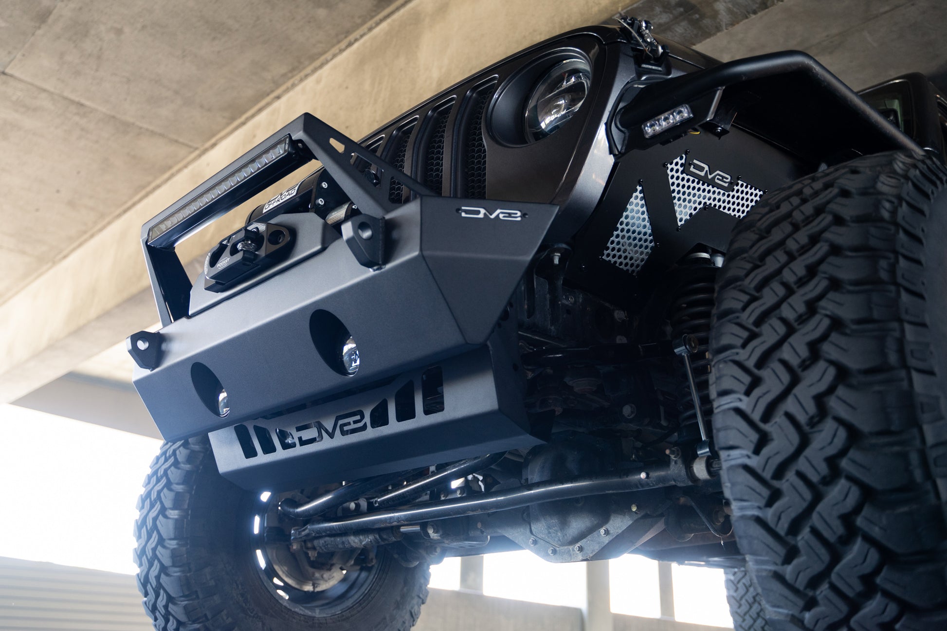 JL/JT Front Bumper Sway-Bar Disconnect Motor Skid Plate by DV8 Offroad