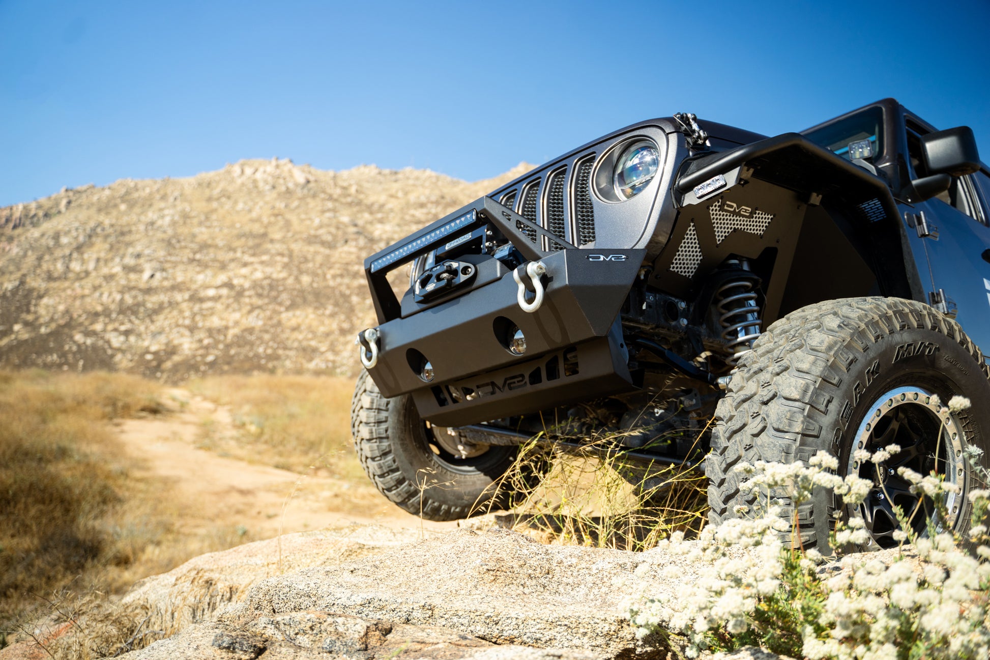 JL/JT Front Bumper Sway-Bar Disconnect Motor Skid Plate by DV8 Offroad