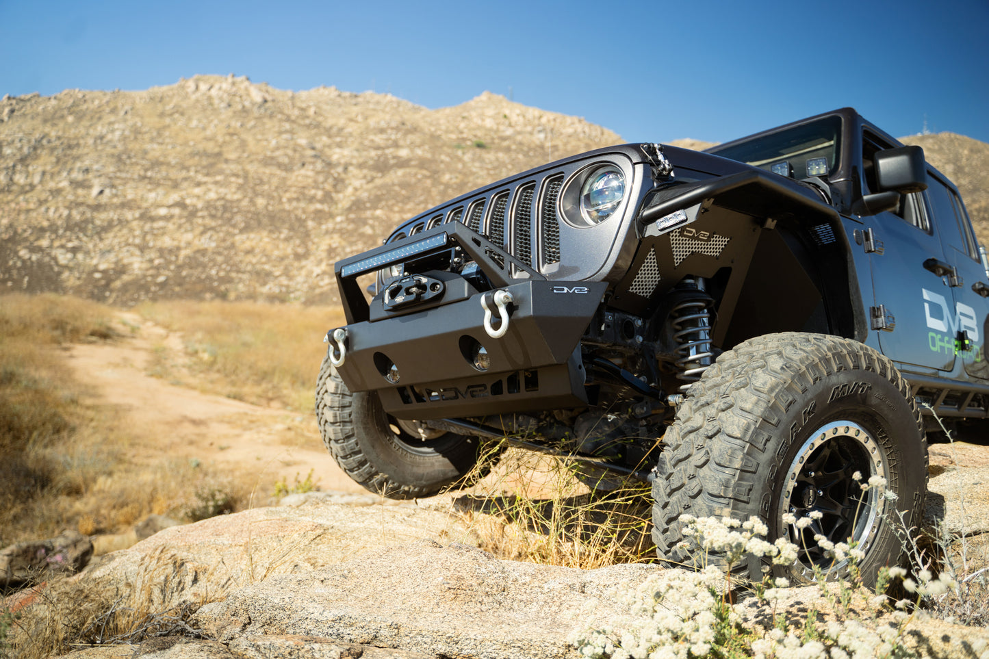 JL/JT Front Bumper Sway-Bar Disconnect Motor Skid Plate by DV8 Offroad
