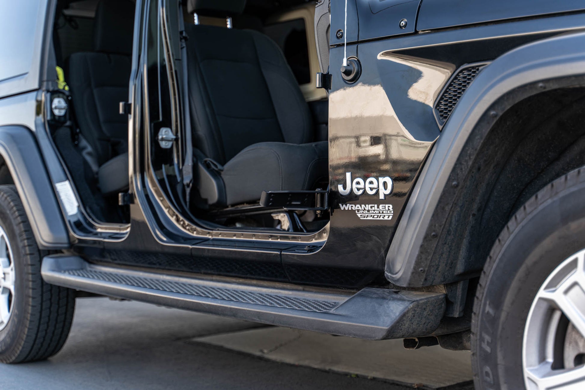 Jeep Wrangler JK/JL & Gladiator JT Foot Pegs by DV8 Offroad