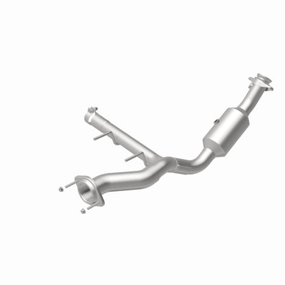 Magnaflow OEM Grade Direct-Fit Catalytic Converter by MagnaFlow Exhaust Products