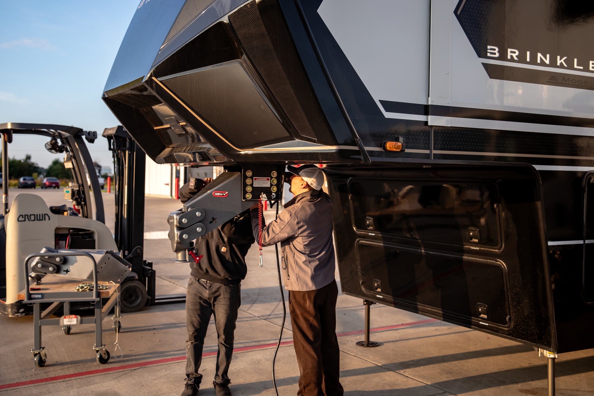 EXECUTIVE TORSION-FLEX 5th Wheel King Pin 3.5K-5.5K pin weight range 30K Towing by GEN-Y Hitch