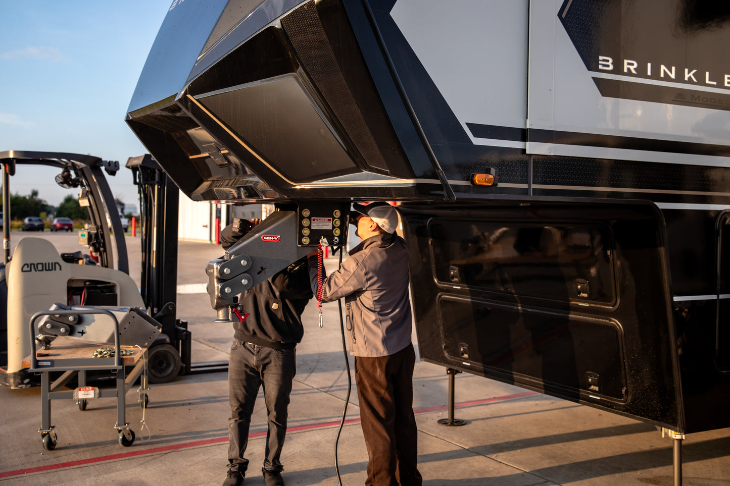 EXECUTIVE TORSION-FLEX 5th Wheel King Pin 1.5K-3.5K pin weight range 21K Towing by GEN-Y Hitch