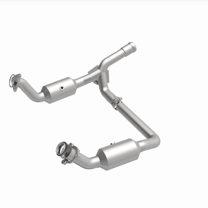 Magnaflow OEM Grade Direct-Fit Catalytic Converter by MagnaFlow Exhaust Products