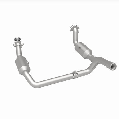 Magnaflow OEM Grade Direct-Fit Catalytic Converter by MagnaFlow Exhaust Products