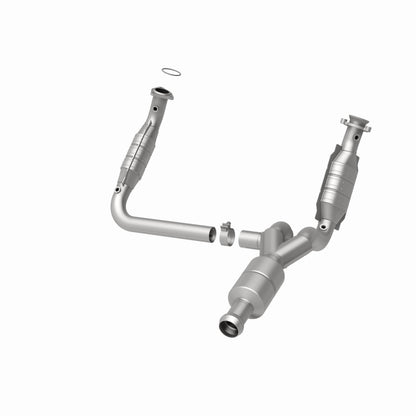 Magnaflow OEM Grade Direct-Fit Catalytic Converter by MagnaFlow Exhaust Products