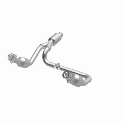 Magnaflow OEM Grade Direct-Fit Catalytic Converter by MagnaFlow Exhaust Products