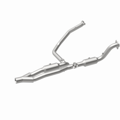 Magnaflow OEM Grade Direct-Fit Catalytic Converter by MagnaFlow Exhaust Products
