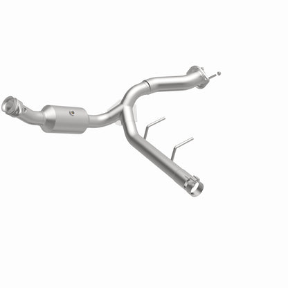 Magnaflow OEM Grade Direct-Fit Catalytic Converter by MagnaFlow Exhaust Products